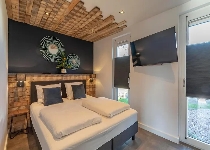 Villa Near Dutch Dunes With Sun-Facing Garden Юлианадорп