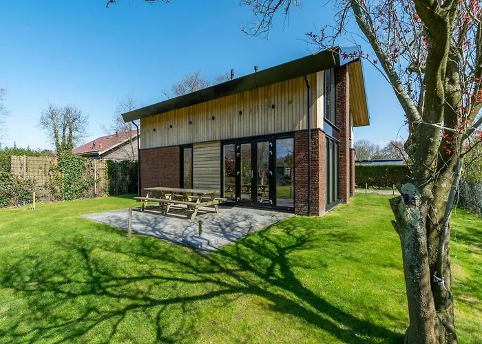 Villa Near Dutch Dunes With Sun-Facing Garden Вилла